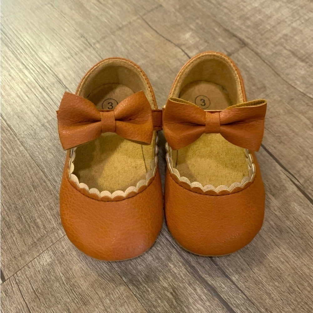 NWOT Baby Girl Non‎ Slip Soft Sole Crib Shoes